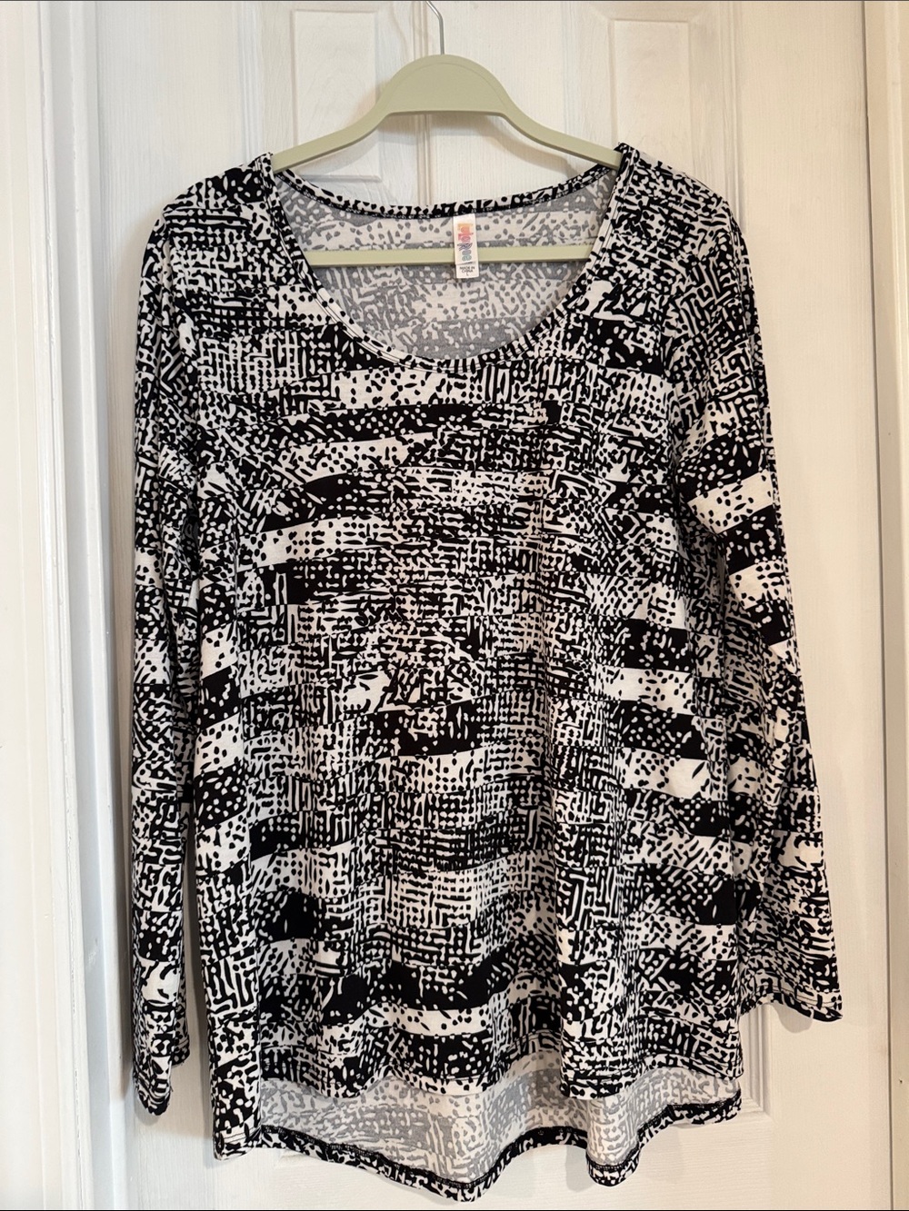 LuLaRoe Black and White Abstract Print Long Sleeve Top